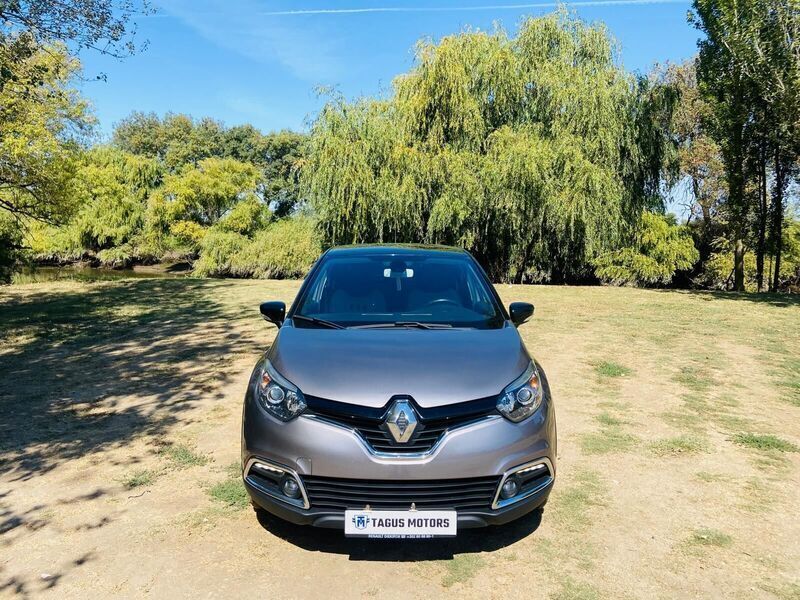 Cinzento Usado 2016 Renault Captur SUV | € 12.980 (Preço justo) - Imagem 1/4