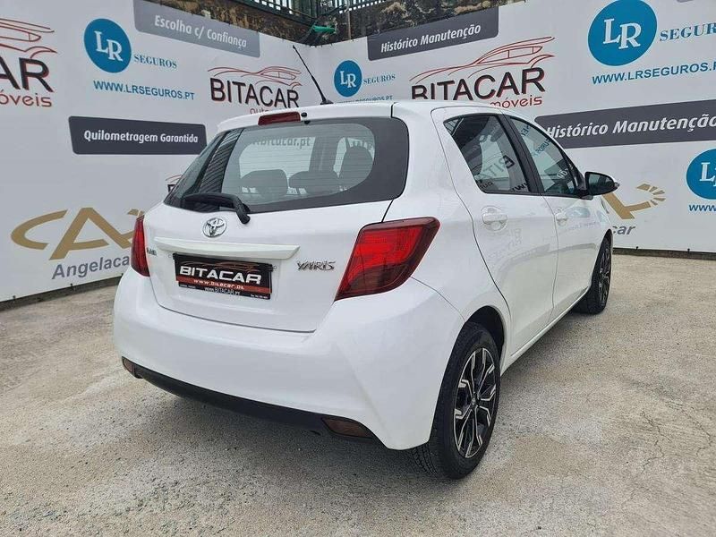 Usado Toyota Yaris Comfort 69 HP (50 kW) 2018 Branco