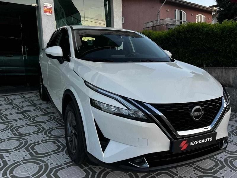 Branco cinzento Usado 2022 Nissan Qashqai Acenta SUV | € 23.350 (Preço justo) - Imagem 1/4