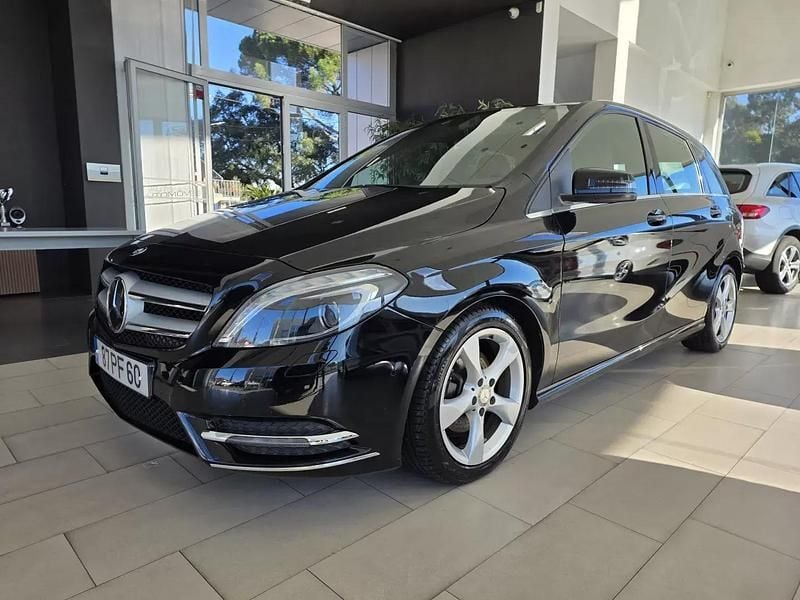 Preto Usado 2014 Mercedes B180 Style Monovolume | € 11.750 (Preço justo) - Imagem 1/4