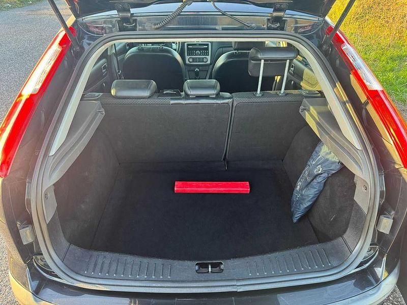 Usado Ford Focus Titanium 109 HP (80 kW) 2006 Sedan