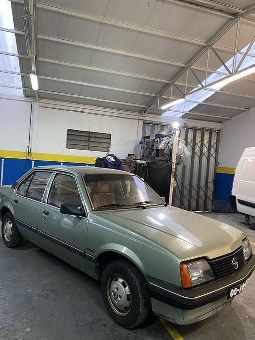 Usado Opel Ascona 75 HP (55 kW) 1983 Sedan