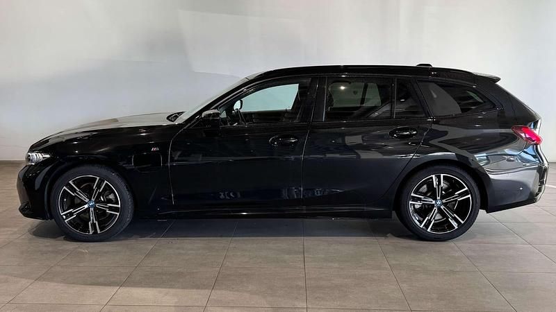 Usado BMW 330e Comfort Edition 292 HP (214 kW) 2023 Preto sapphire metalizada Carrinha