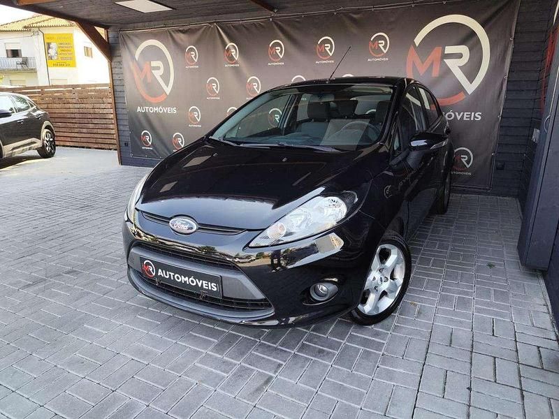 Preto Usado 2009 Ford Fiesta Trend Citadino | € 6.900 (Preço justo) - Imagem 1/4