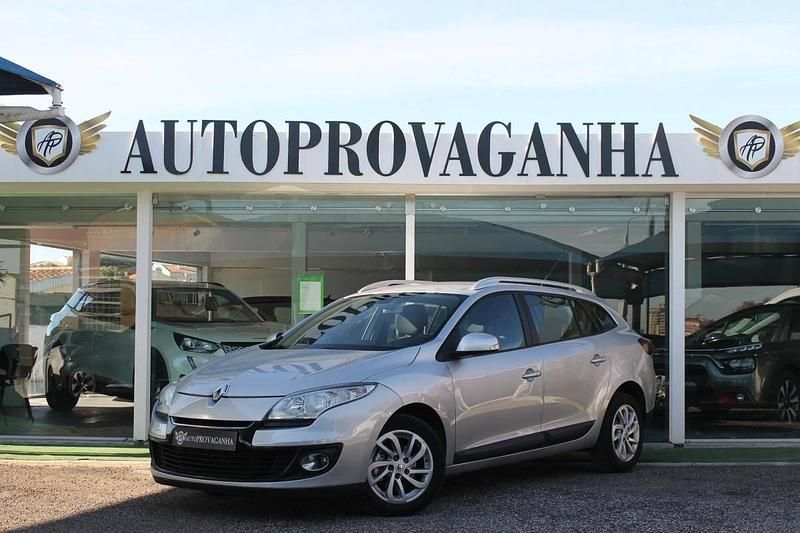 Cinzento Usado 2012 Renault Mégane III Carrinha | € 7.900 (Caro) - Imagem 1/4