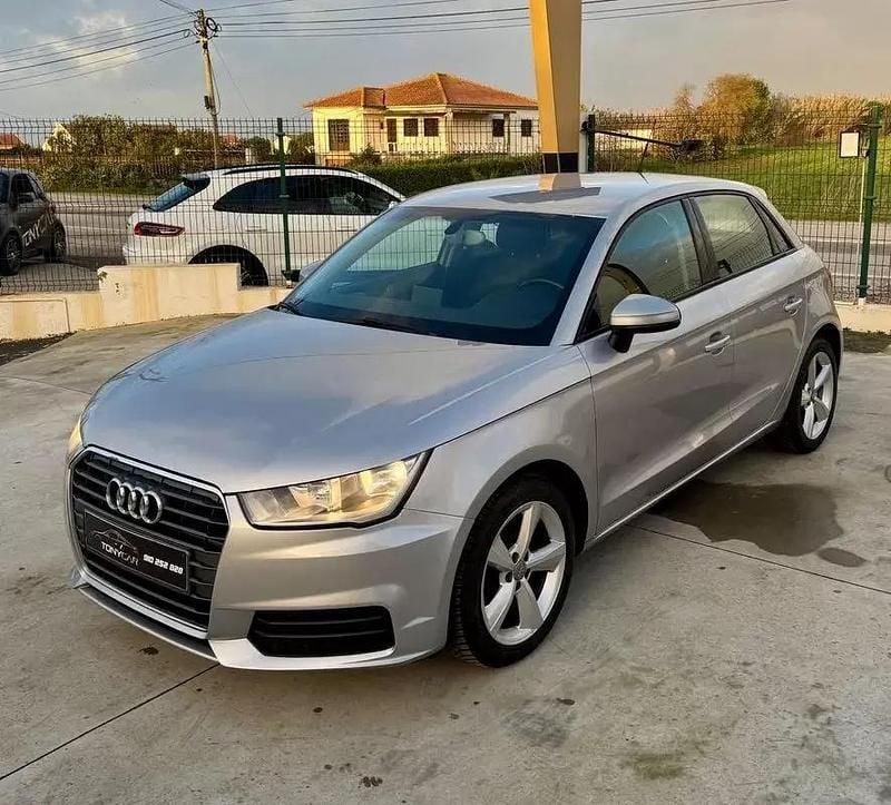 Usado Audi A1 Sportback Sport 90 HP (66 kW) 2015 Cinza antracite Citadino