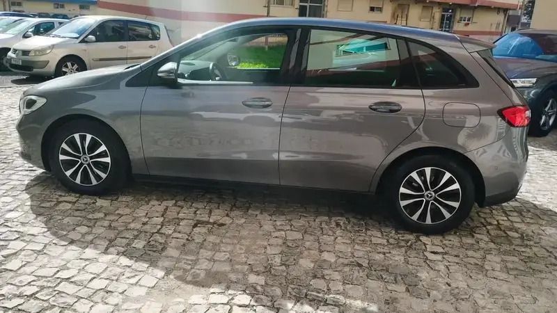 Usado Mercedes B180 Progressive 116 HP (85 kW) 2021 Outra Monovolume