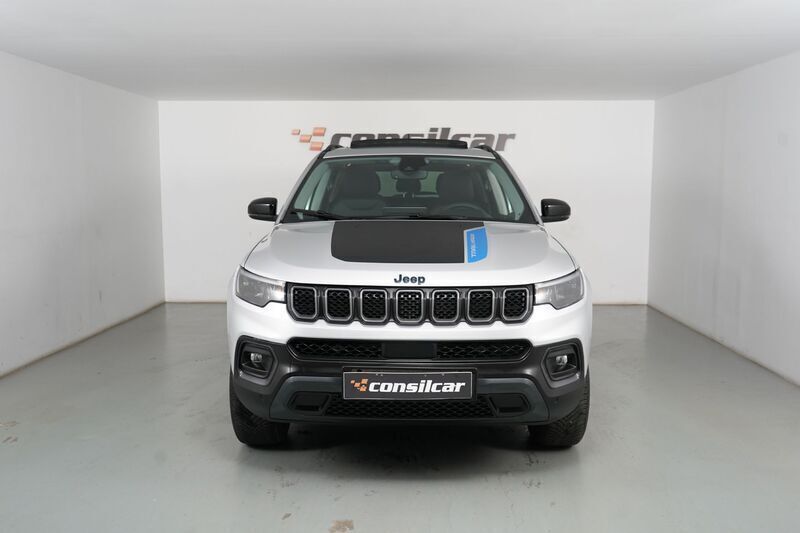 Cinza Usado 2022 Jeep Compass Trailhawk SUV | € 27.980 (Preço elevado) - Imagem 1/4