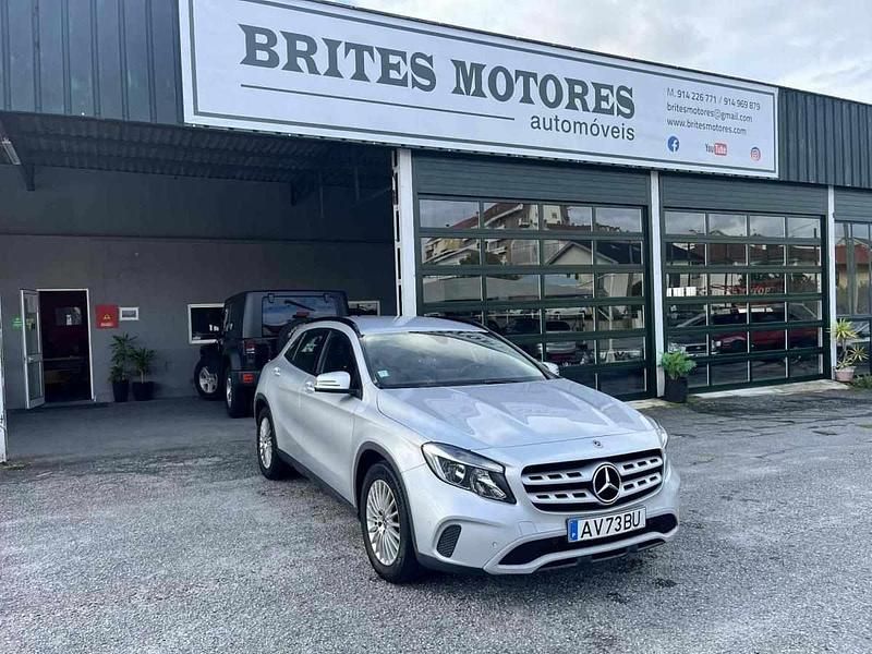 Cinzento Usado 2019 Mercedes GLA180 SUV | € 22.750 (Bom preço) - Imagem 1/4
