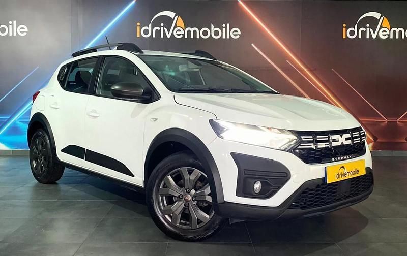 Usado Dacia Sandero Essentiel 101 HP (74 kW) 2023 Branco SUV