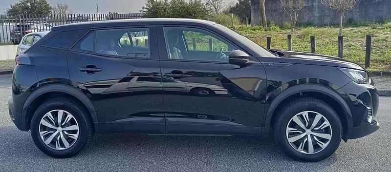 Usado Peugeot e-2008 Active 100 kW (136 HP) 2023 Preto SUV