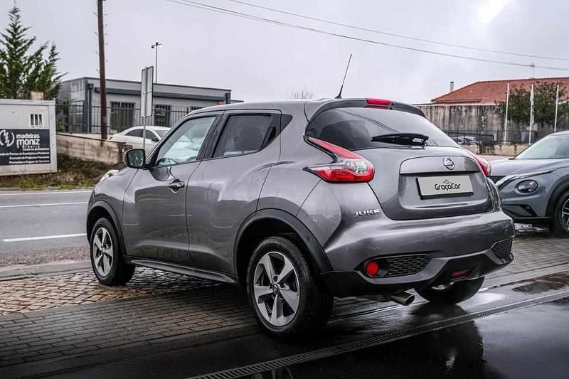 Usado Nissan Juke N-Connecta 110 HP (80 kW) 2018 Cinza SUV