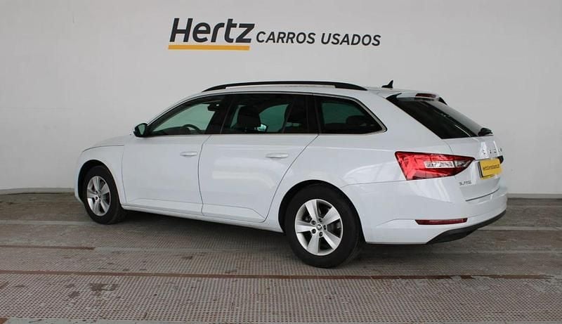 Usado Skoda Superb 150 HP (110 kW) 2023 Preto