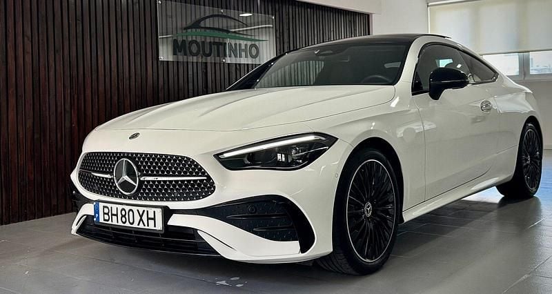 Branco Usado 2024 Mercedes CLE220 AMG Coupé | € 57.900 - Imagem 1/4