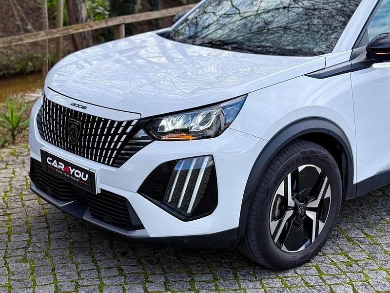 Usado Peugeot 2008 Allure 102 HP (75 kW) 2024 Branco SUV