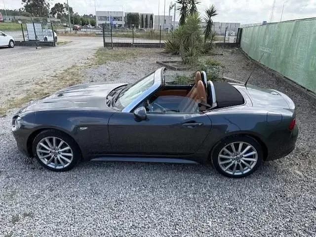 Cinzento Usado 2018 Fiat 124 Spider Cabrios | € 28.000 - Imagem 1/4