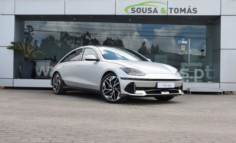 Cinzento Usado 2023 Hyundai Ioniq 6 Sedan | € 37.900 - Imagem 1/4