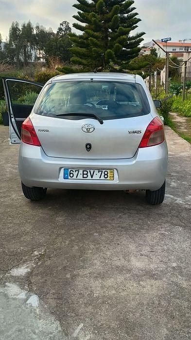 Usado 2006 Toyota Yaris Sedan | € 4.900 (Preço elevado) - Imagem 1/4