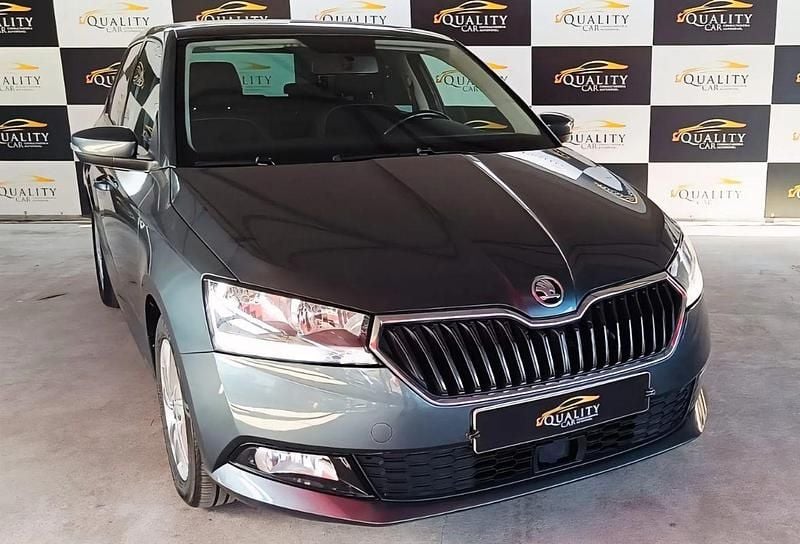 Cinza Usado 2021 Skoda Fabia Ambition Citadino | € 16.250 (Preço justo) - Imagem 1/4