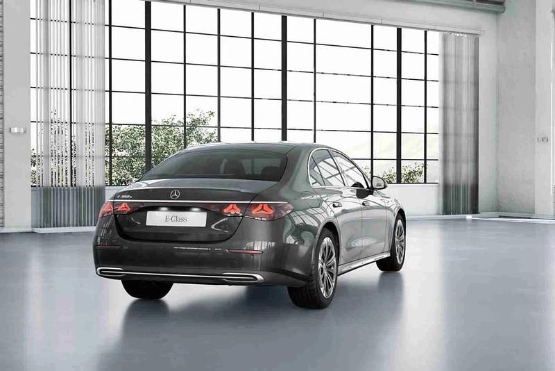 Cinzento Novo 2025 Mercedes E300 Sedan | € 77.670 (Preço elevado) - Imagem 1/4