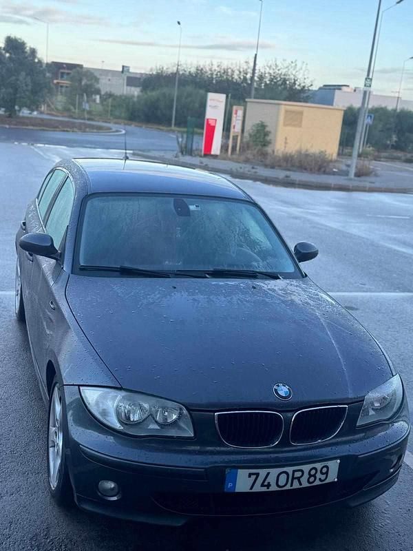 Cinzento Usado 2005 BMW 120 Citadino | € 6.800 - Imagem 1/4