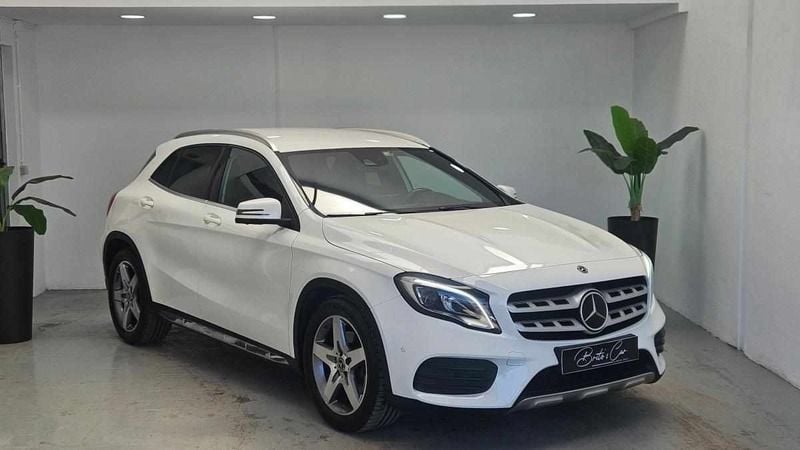 Branco Usado 2018 Mercedes GLA220 SUV | € 27.990 - Imagem 1/4