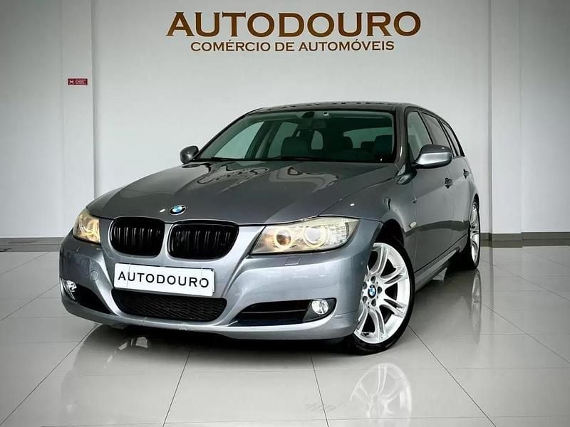 Cinza escuro Usado 2009 BMW 318 Carrinha | € 11.490 (Caro) - Imagem 1/4
