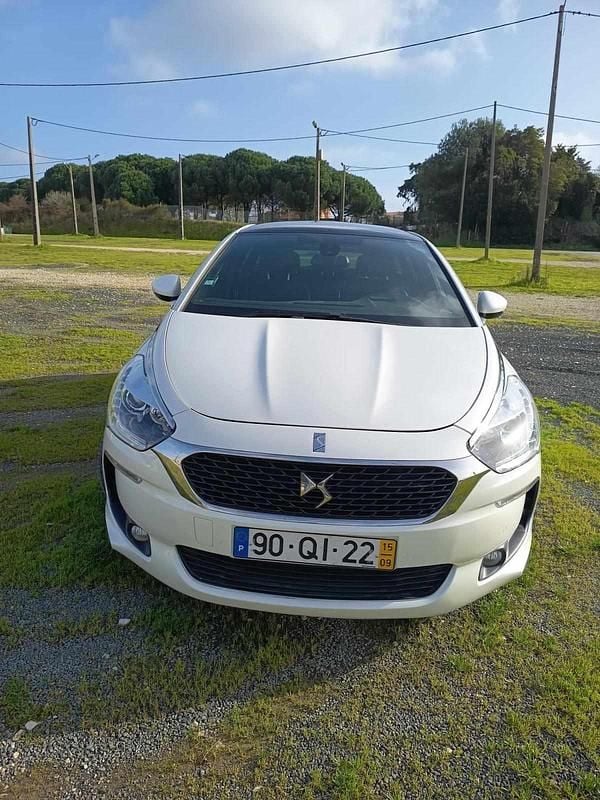 Branco Usado 2015 DS Automobiles DS5 Citadino | € 13.490 (Bom preço) - Imagem 1/4