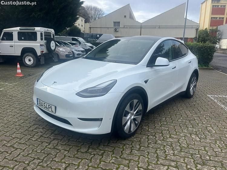 Branco Usado 2023 Tesla Model Y Performance SUV | € 42.500 (Preço justo) - Imagem 1/1