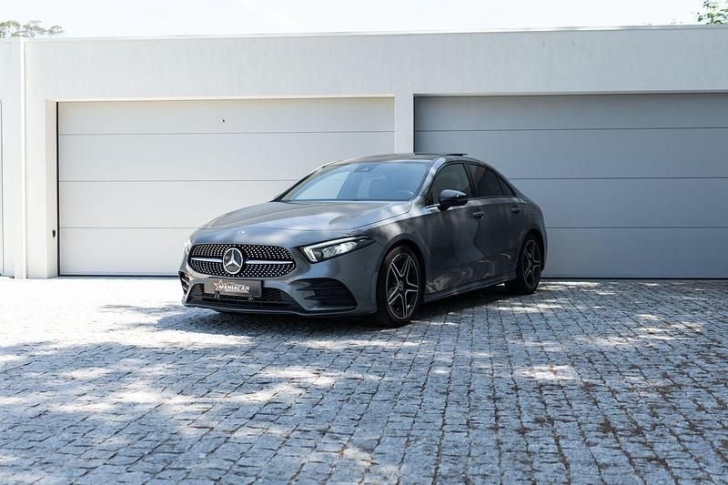 Cinza Usado 2019 Mercedes A180 AMG line Citadino | € 24.750 - Imagem 1/4