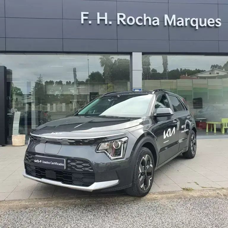 Cinzento Usado 2023 Kia e-Niro SUV | € 34.990 (Preço elevado) - Imagem 1/4