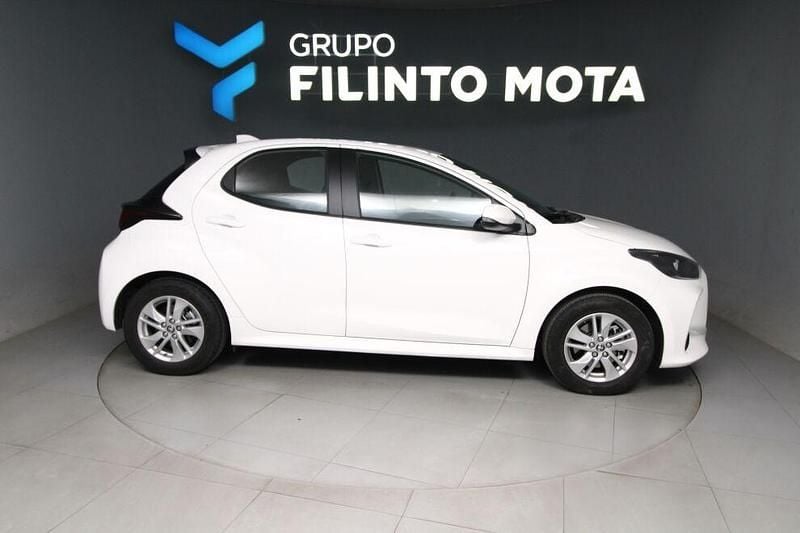 Usado Toyota Yaris Hybrid Comfort 115 HP (84 kW) 2024 Branco