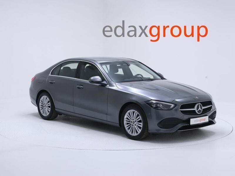 Cinza Usado 2023 Mercedes C180 Advanced Sedan | € 34.990 - Imagem 1/4