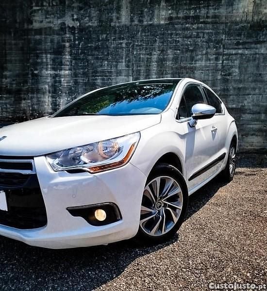 Branco Usado 2015 Citroën DS4 So Chic Citadino | € 9.999 - Imagem 1/1