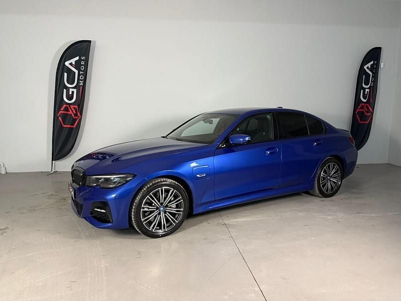 Azul Usado 2022 BMW 330 M Sport Sedan | € 37.900 - Imagem 1/4