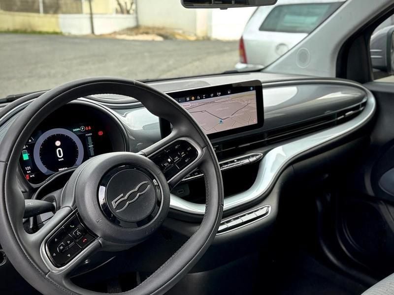Usado Fiat 500e 86 kW (118 HP) 2022 Cinzento