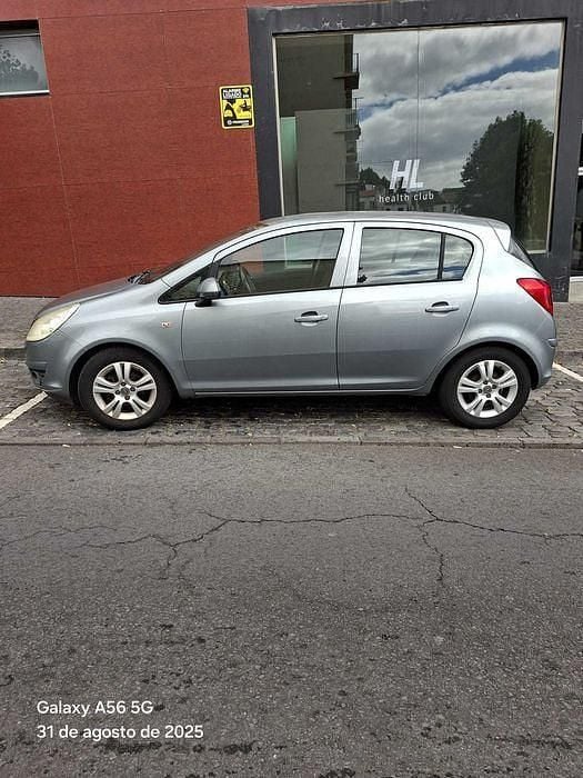 Usado 2010 Opel Corsa Sedan | € 3.500 (Super Preço) - Imagem 1/4