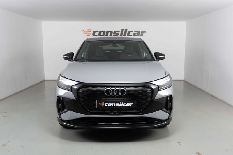 Cinza Usado 2022 Audi Q4 e-tron SUV | € 39.780 (Preço justo) - Imagem 1/4
