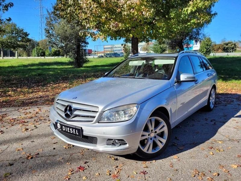 Cinzento Usado 2009 Mercedes 220 | € 14.500 - Imagem 1/4