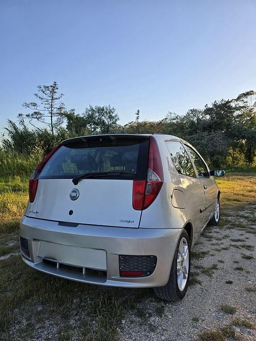Usado Fiat Punto 80 HP (58 kW) 2004 Citadino