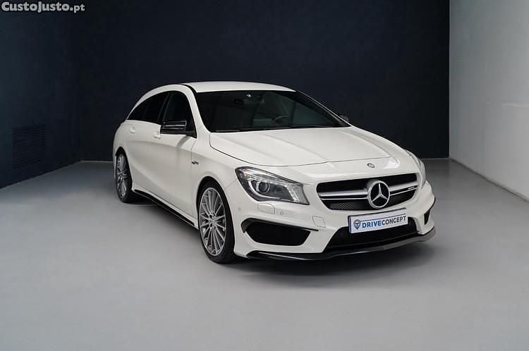 Usado Mercedes CLA45 AMG Shooting Brake AMG 360 HP (264 kW) 2015 Branco Carrinha
