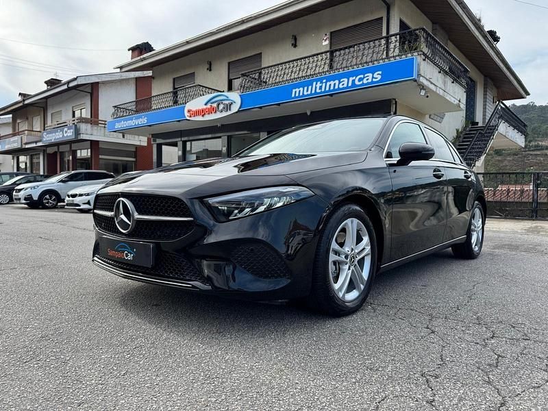Preto Usado 2023 Mercedes A200 Progressive Sedan | € 29.990 - Imagem 1/4