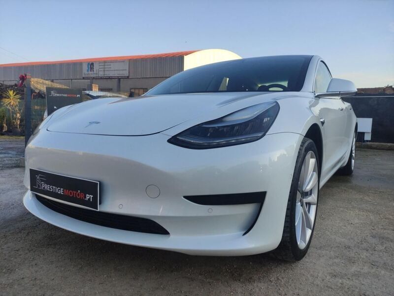 Branco Usado 2019 Tesla Model 3 Standard Range Plus Sedan | € 24.900 (Preço elevado) - Imagem 1/4