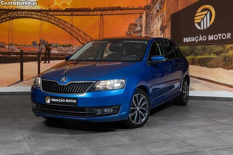 Azul Usado 2016 Skoda Rapid Ambition Citadino | € 13.500 - Imagem 1/1