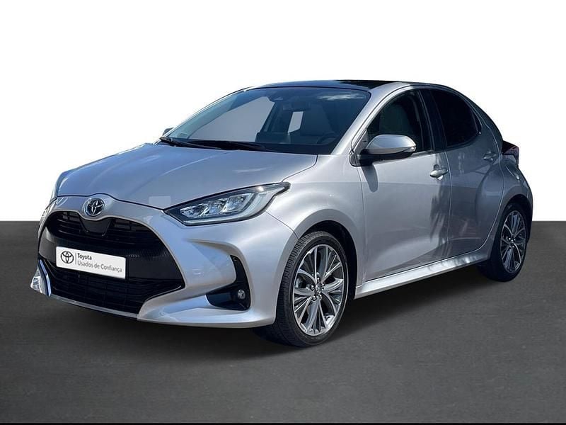 Usado Toyota Yaris Luxury 90 HP (66 kW) 2024 Cinza (pintura metalizada) Sedan