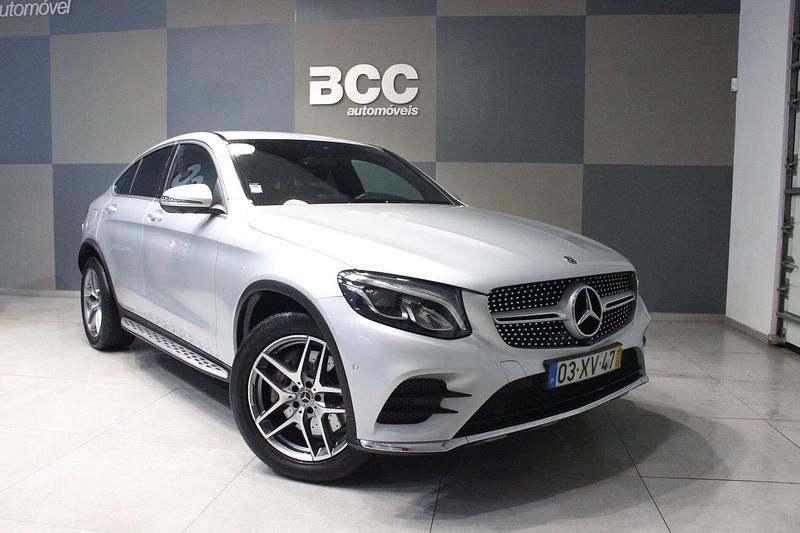 Cinza Usado 2019 Mercedes GLC250 AMG line SUV | € 45.990 - Imagem 1/4