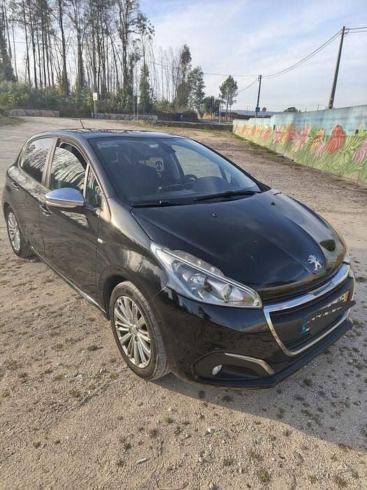 Usado 2017 Peugeot 208 Style Citadino | € 7.500 (Preço justo) - Imagem 1/4