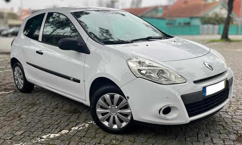 Usado Renault Clio II 68 HP (50 kW) 2009 Branco Citadino