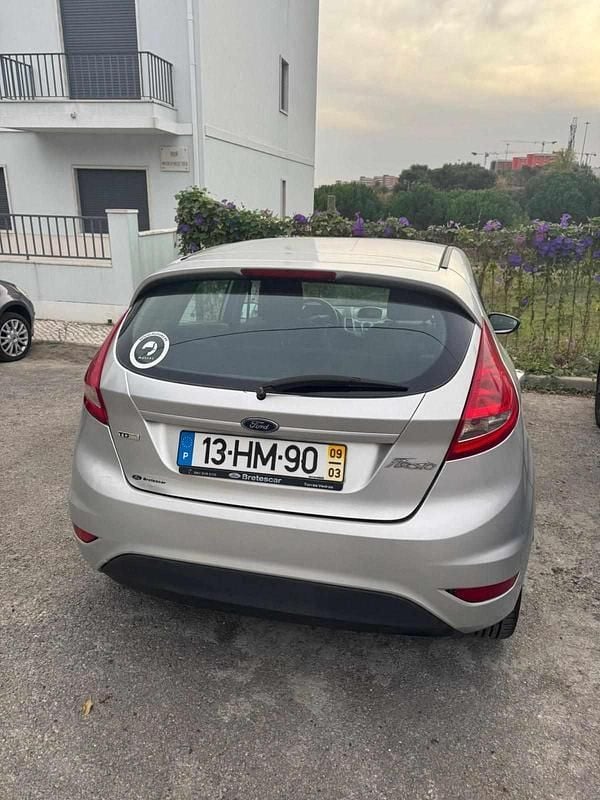 Cinzento Usado 2009 Ford Fiesta Citadino | € 4.500 (Bom preço) - Imagem 1/4