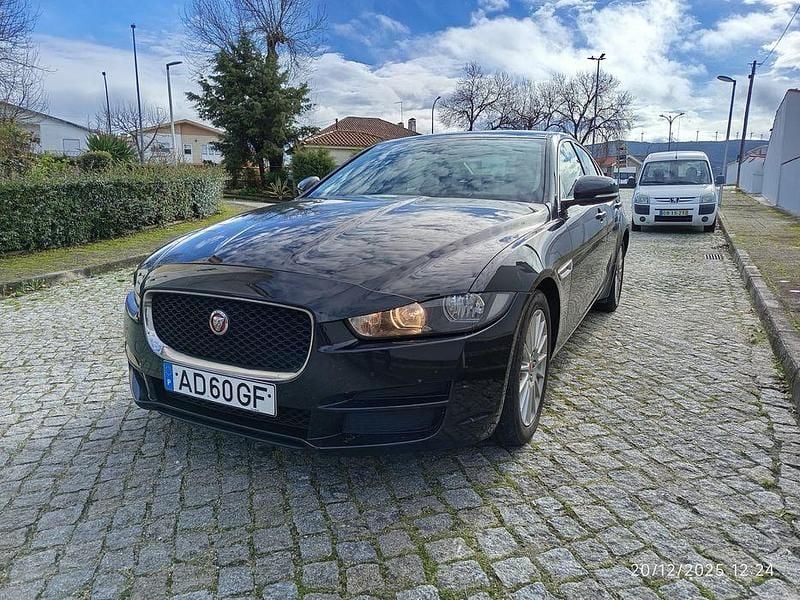 Usado 2017 Jaguar XE Sedan | € 12.900 (Super Preço) - Imagem 1/4